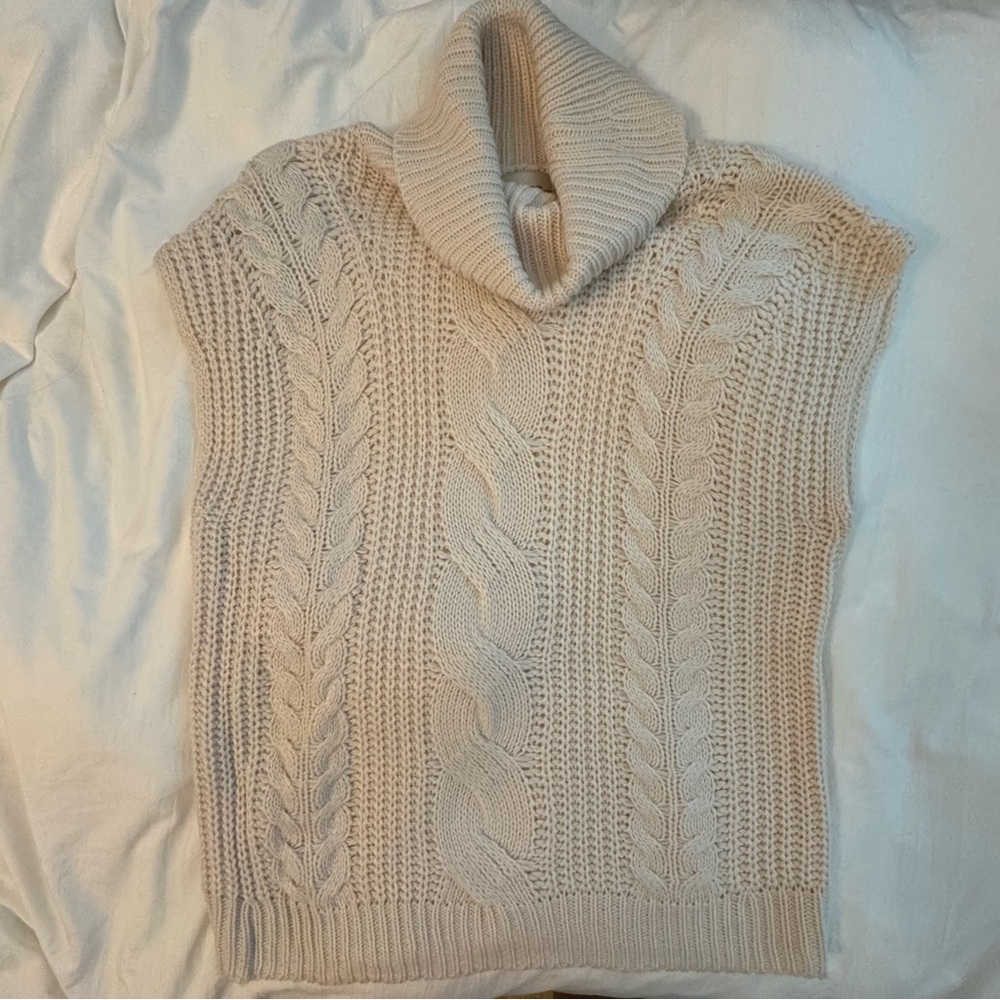 Sleeveless knit turtleneck tunic top size S/M NWOT Cream color